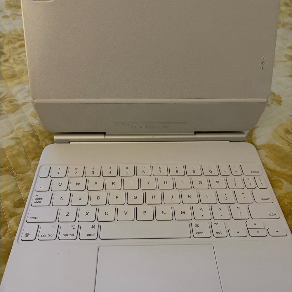 Apple White Keyboard for iPad Pro 11-inch (3rd Generation)